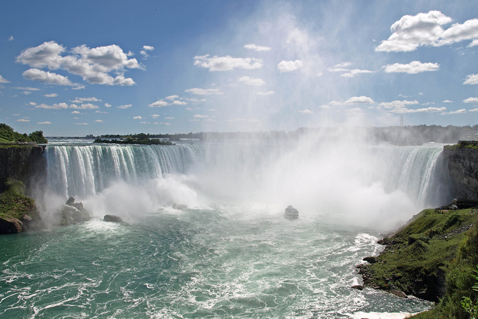 Niagara Falls cruise to the falls 