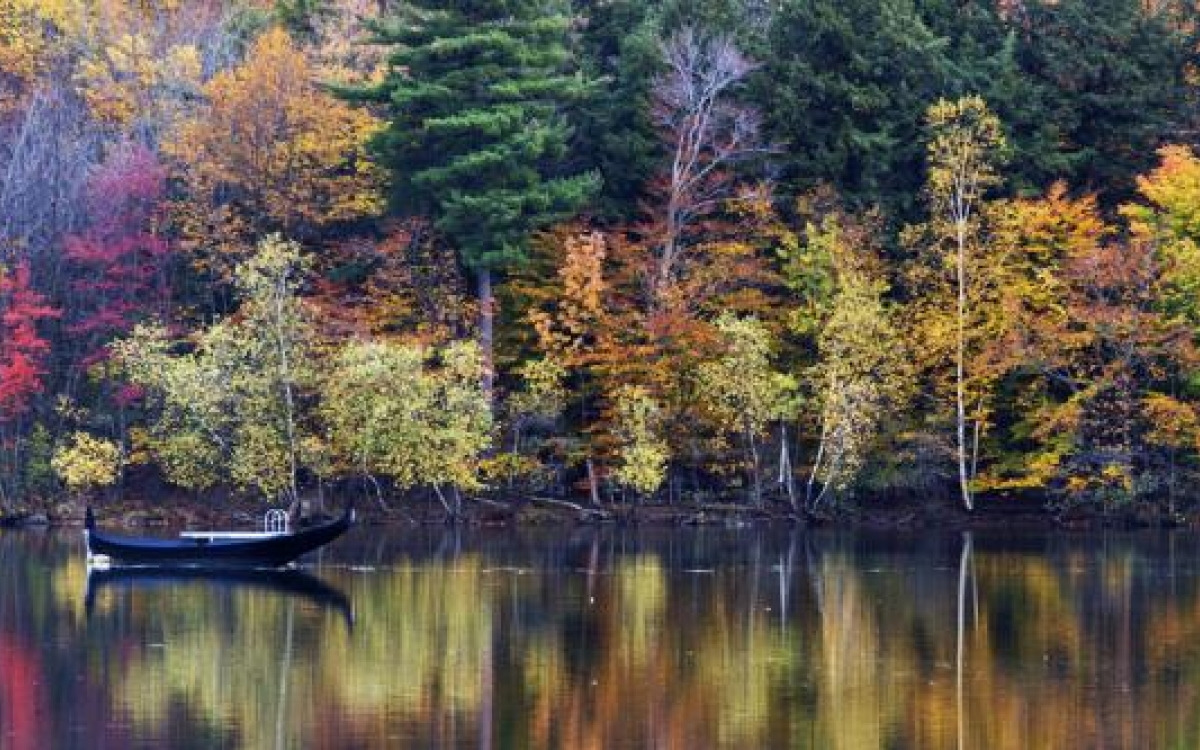 4-Fall-Colors-in-Quebec-Canada