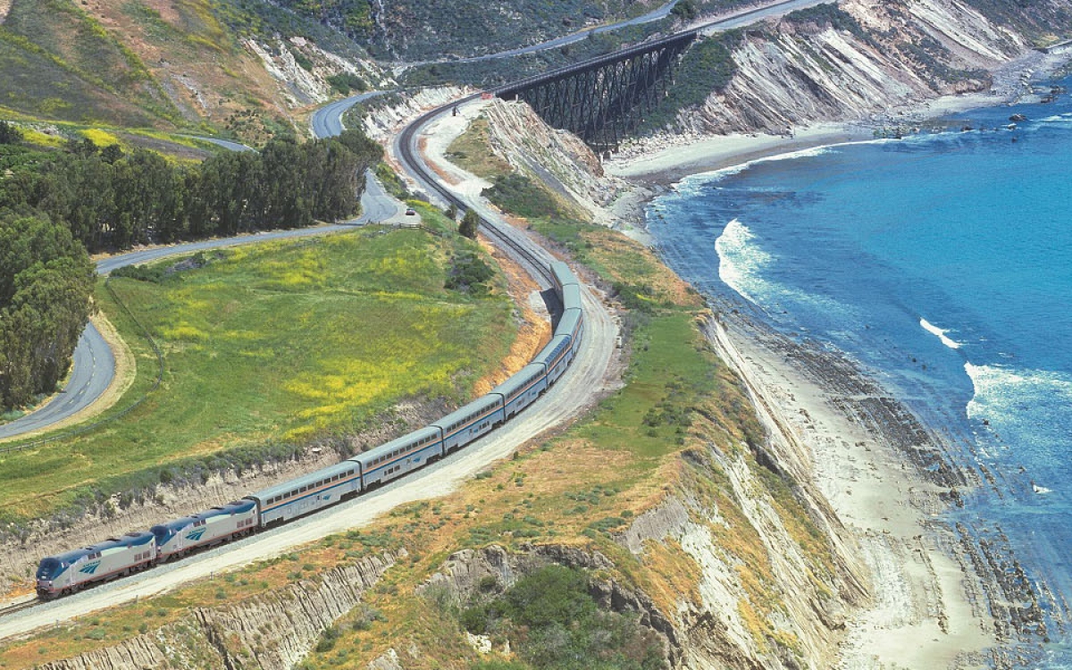 Coast-Starlight-Along-Pacific-Ocean-1800x600