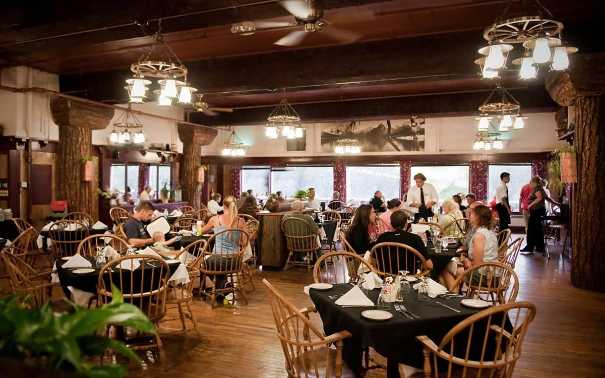 Glacier Park Lodge, Montana, Dining