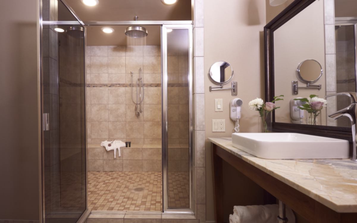 Grouse Mountain Lodge bathroom