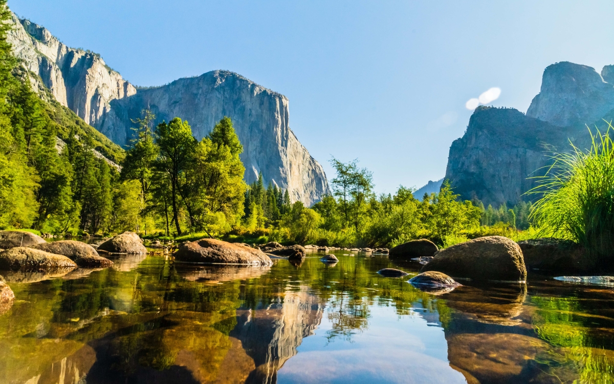 Yosemite National Park lake in the summer