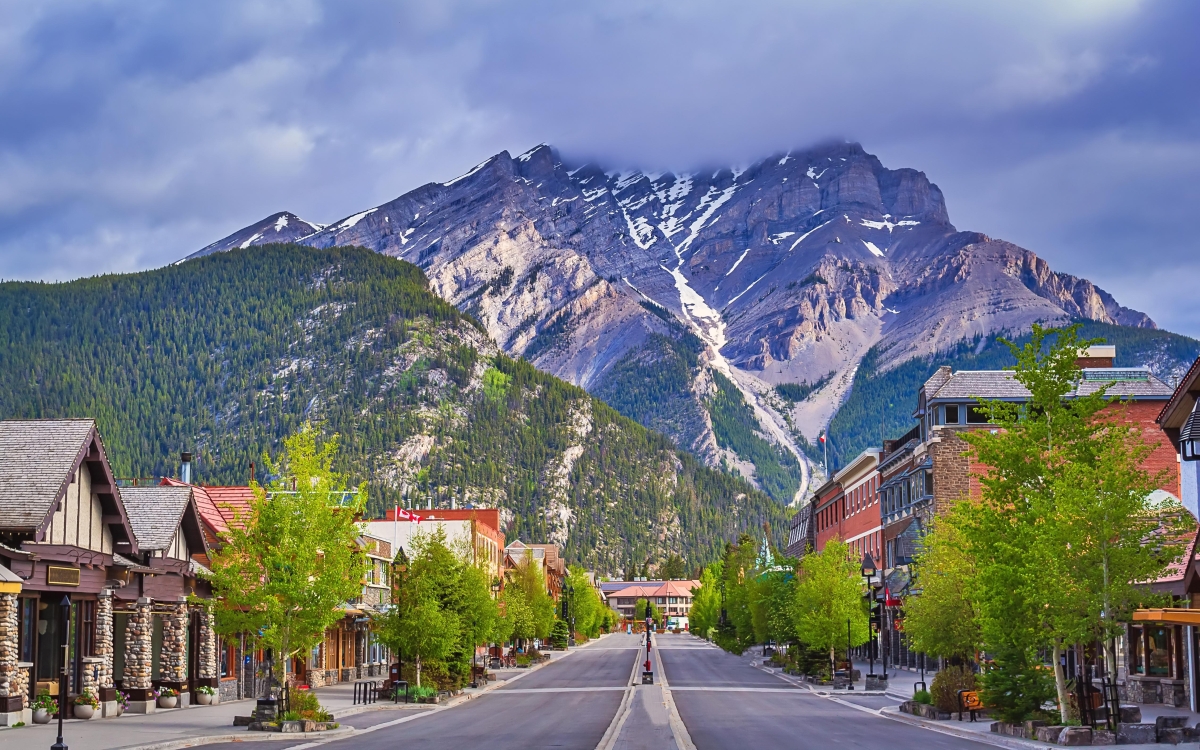 city-in-canada-mountains