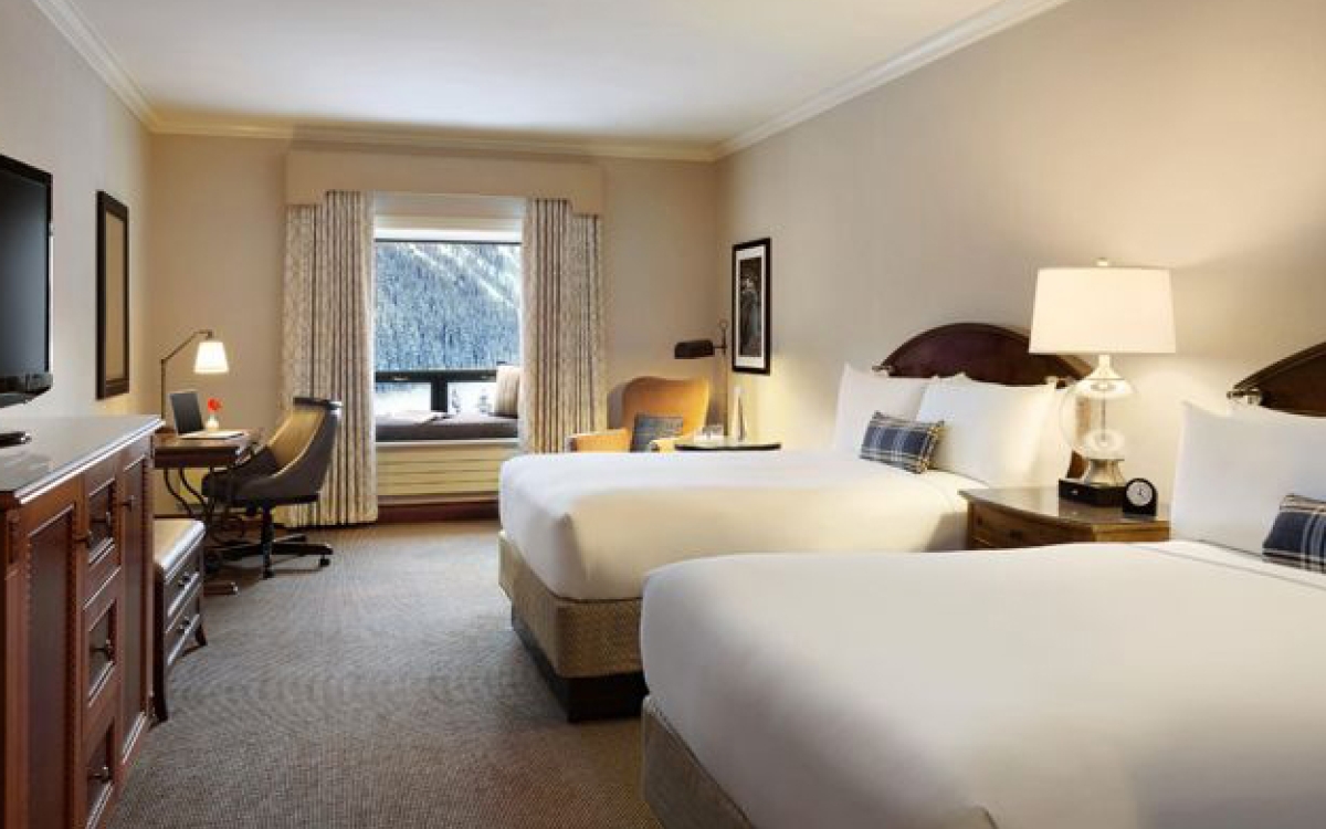 fairmont-lake-louise Deluxe Room