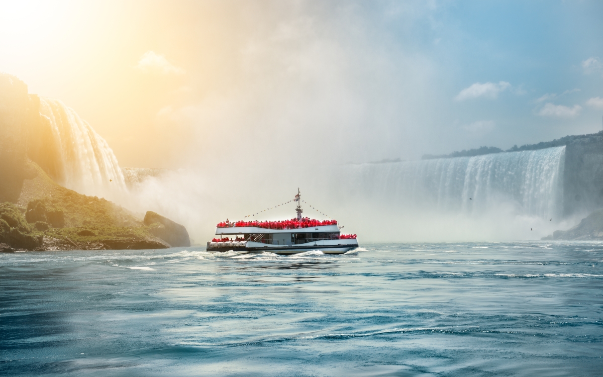 boat on Niagara Falls activity tour