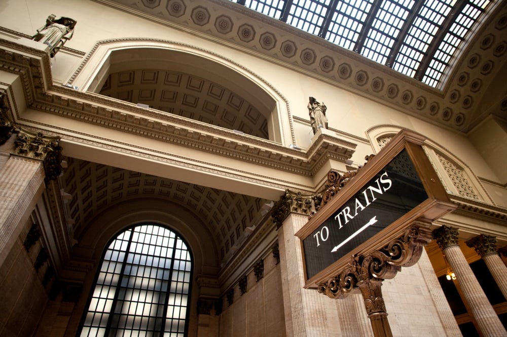 chicago union station train sign