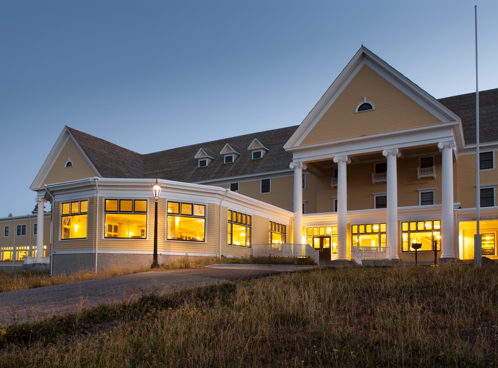 exterior-at-night_lake-yellowstone-hotel