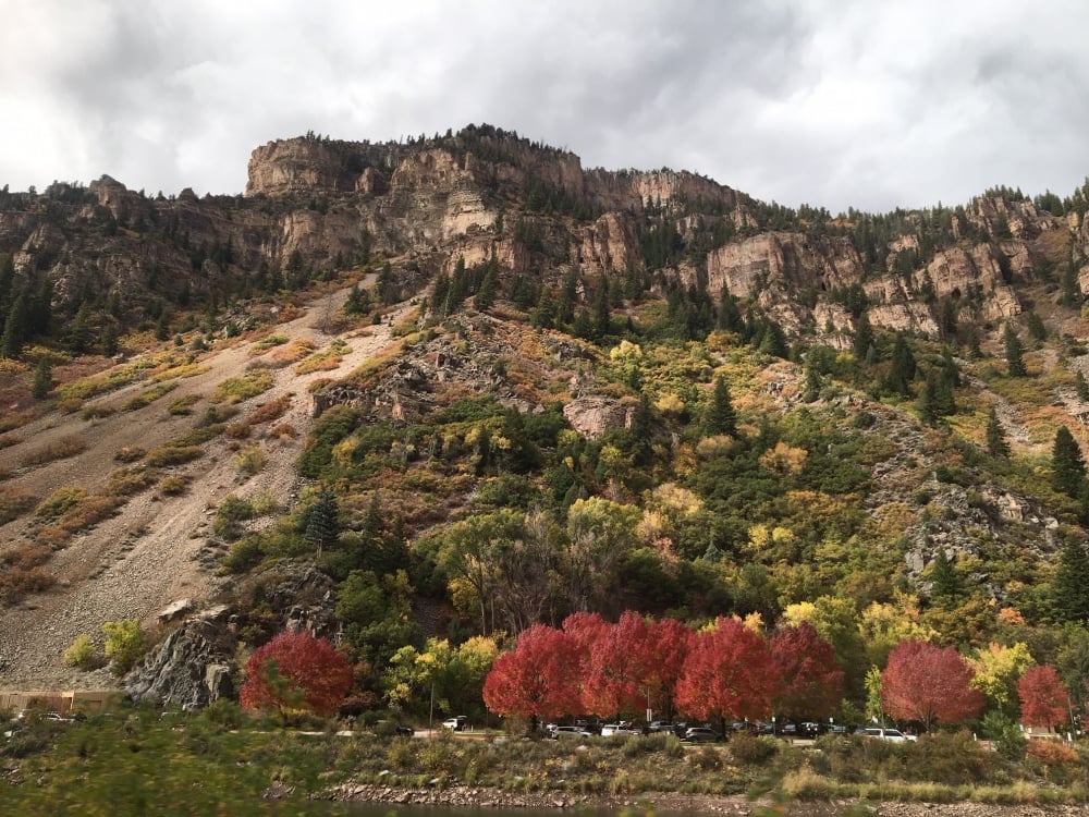 views train Glenwood Canyon